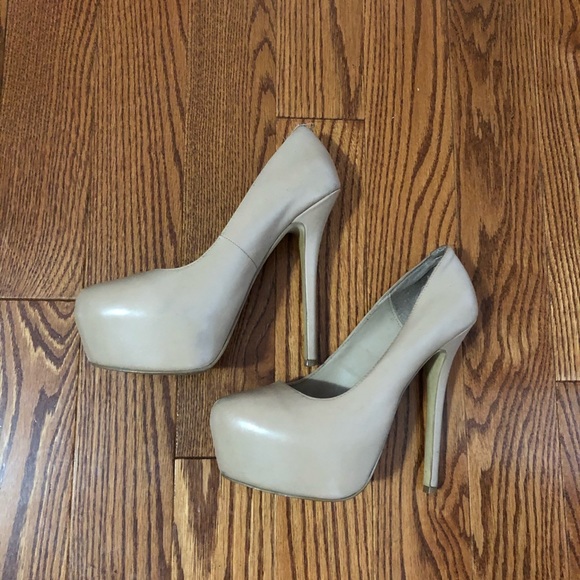 Steve Madden nude platform heels - Picture 2 of 4